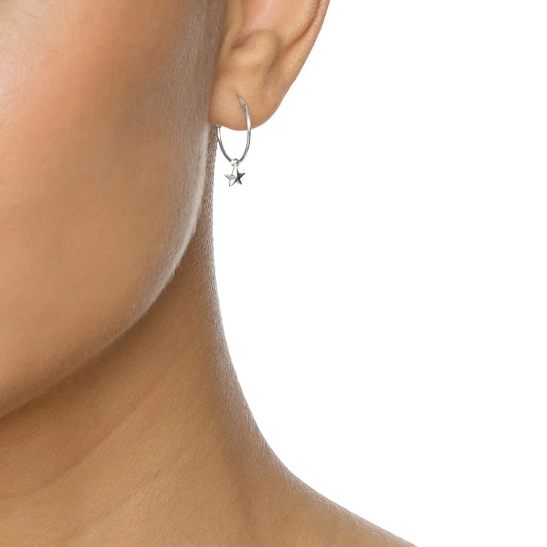 Efva Attling Micro Catch A Falling Star Hoops korvakorut, hopeaa - Image 2