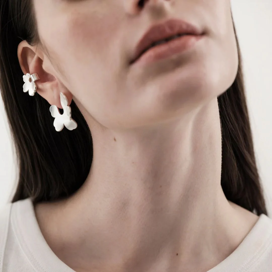 Kalevala x Marimekko Unikko ear cuff, hopeaa - Image 4