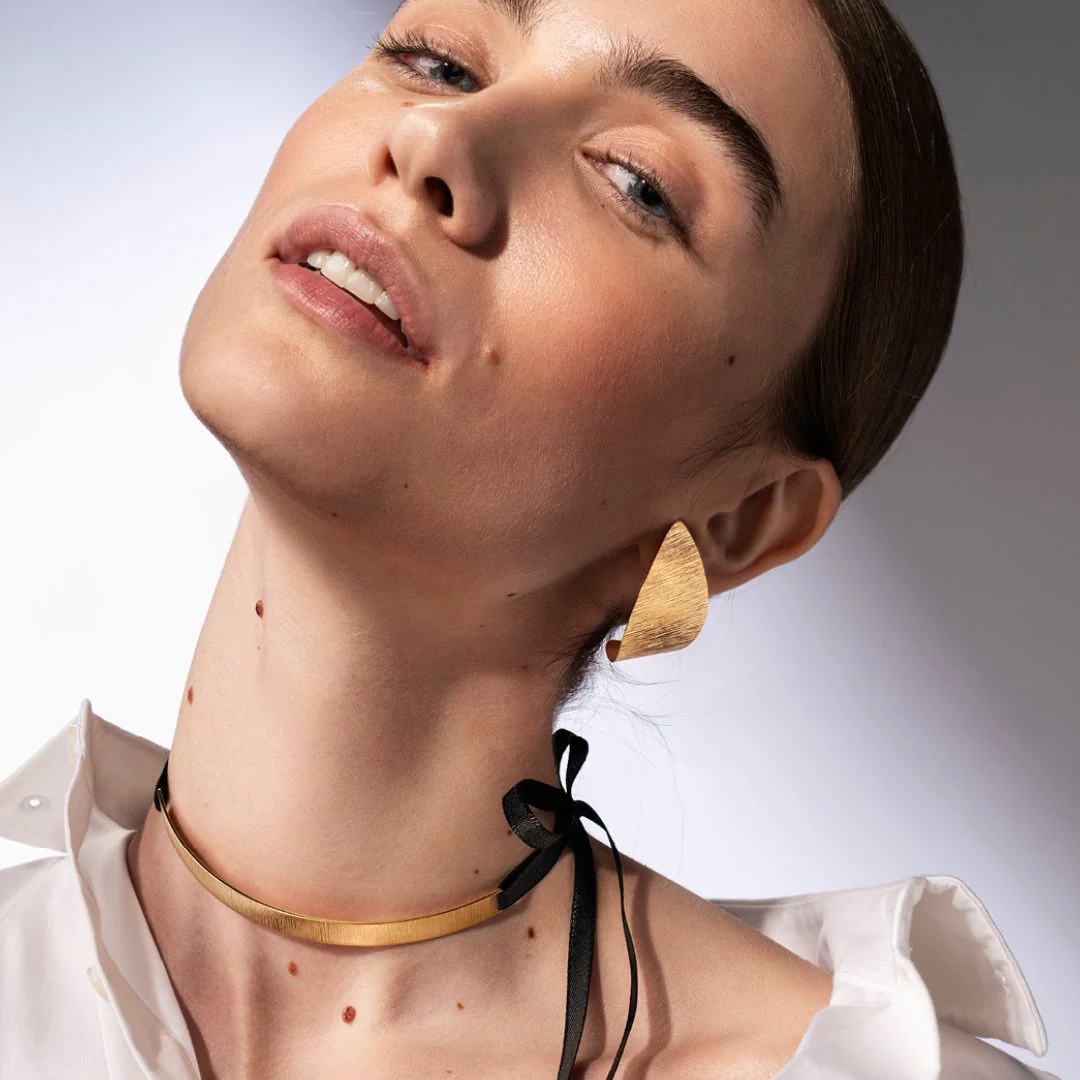 Lumoava Maininki choker riipus, hopea ja satiininauha, L57256200000 - Image 2