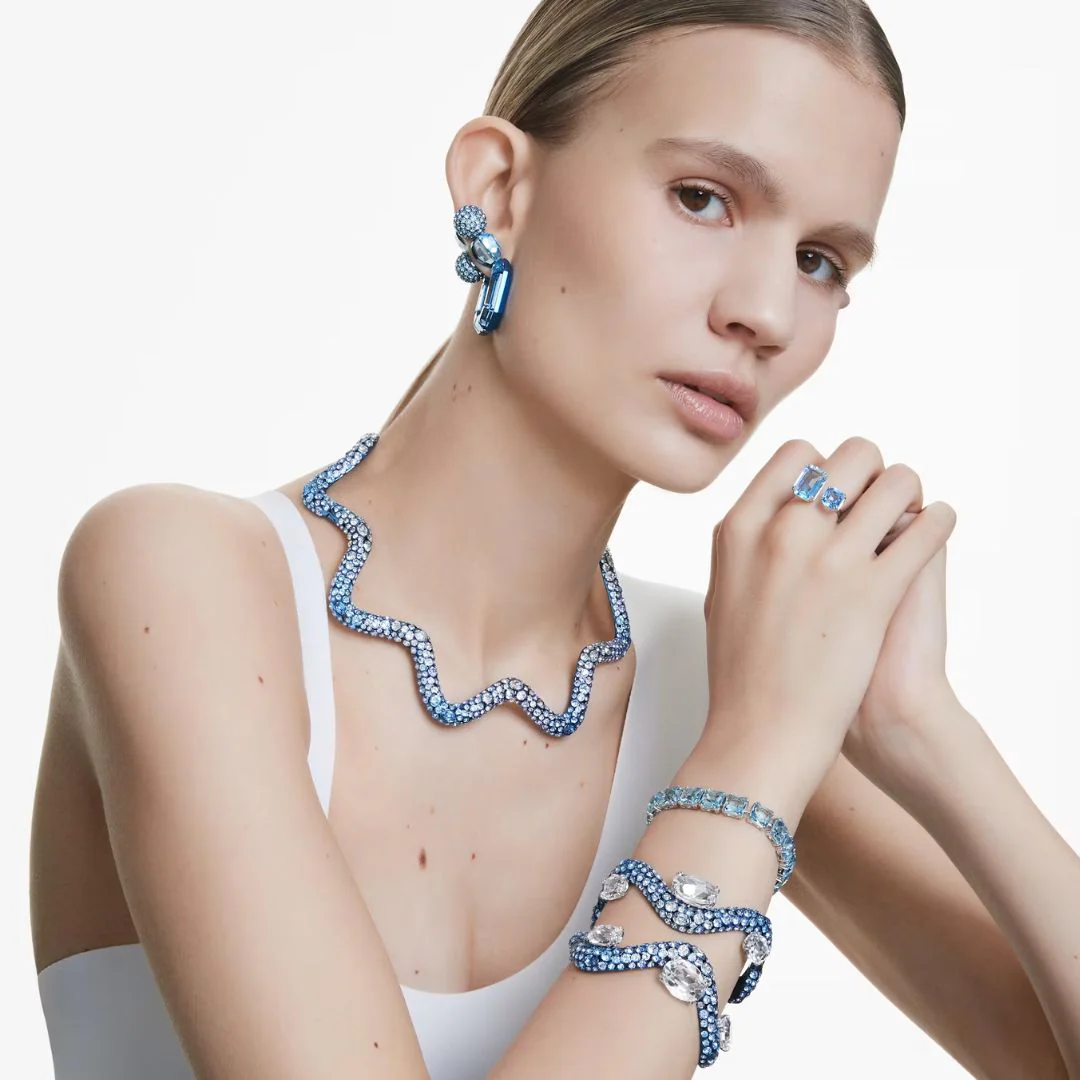 Swarovski Lucent korvakorut, sininen metalli ja siniset kristallit 5680693 - Image 3