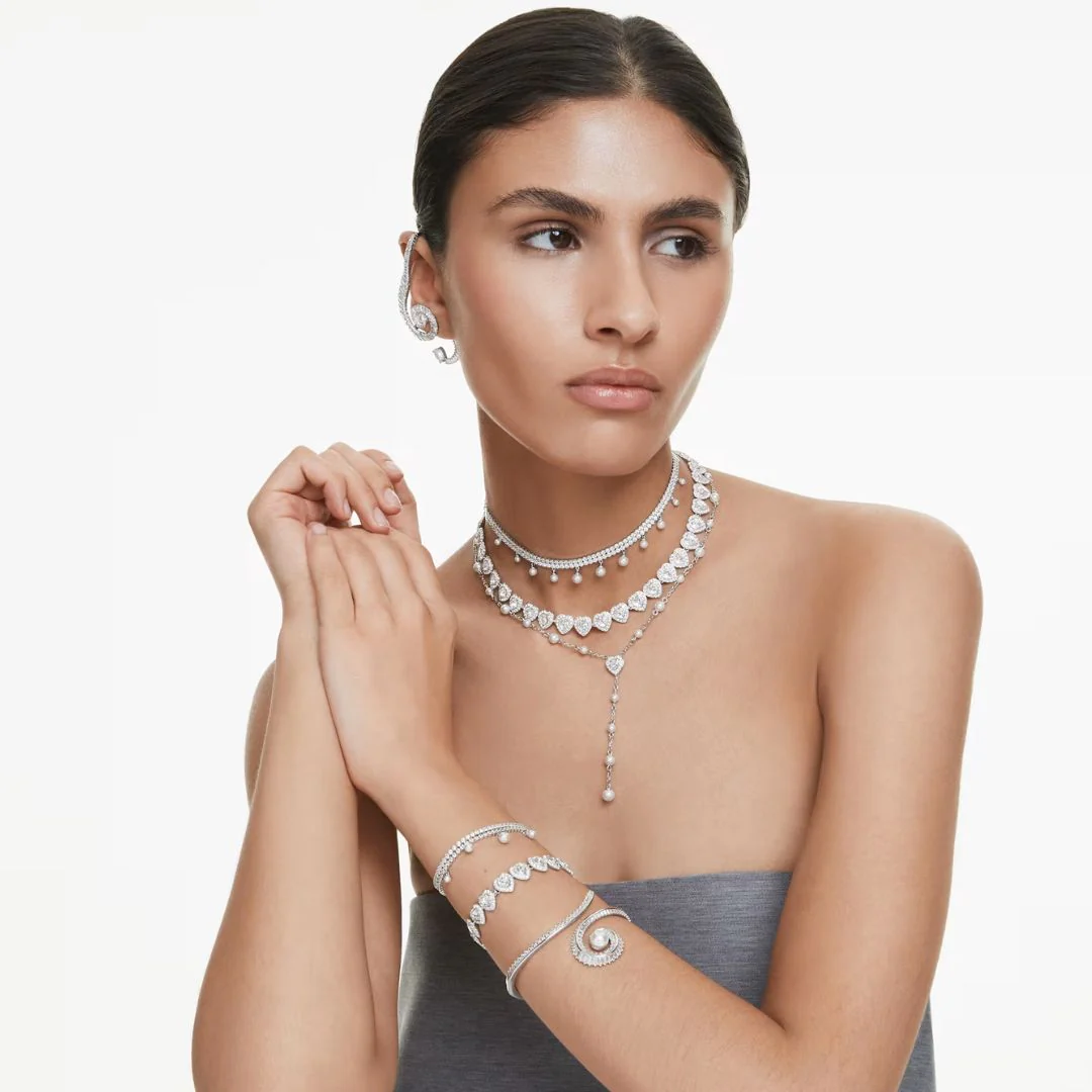 Swarovski x Ariana Grande Choker kaulakoru, vaalea metalli, kirkkaat kristallit ja valkoiset helmet, 5720865 - Image 5