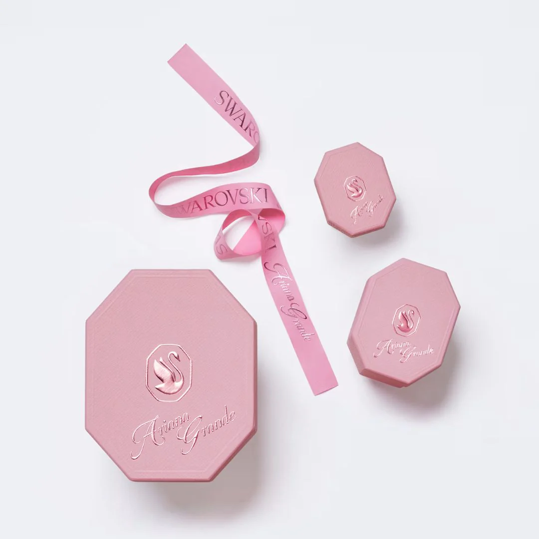 Swarovski x Ariana Grande klipsikorvakorut, vaalea metalli ja kirkkaat kristallit, 5720866 - Image 6